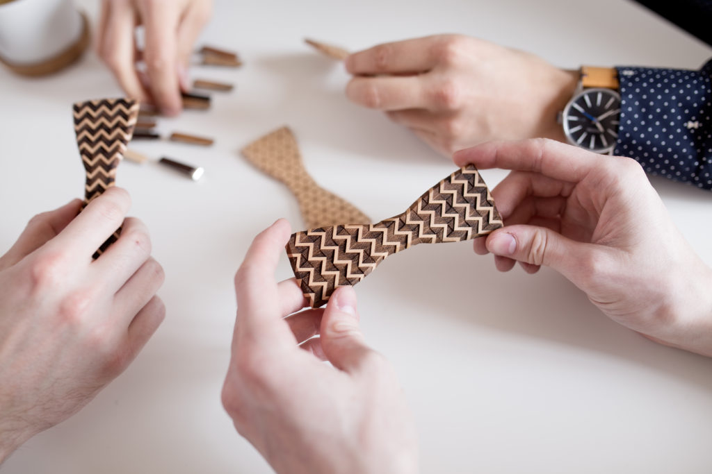BeWooden-bow-tie-brainstorming-office
