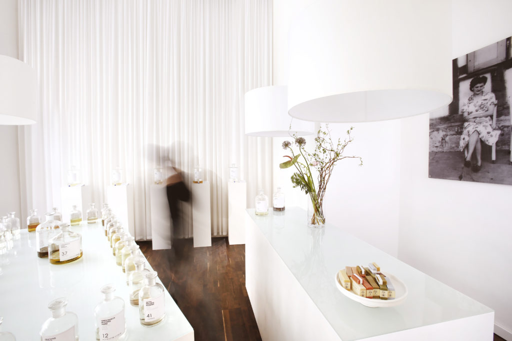 frau-tonis-parfum-berlin-shop